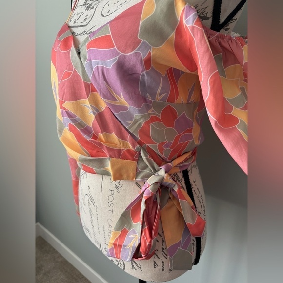 NWT Pedal & Pup off the shoulder, wrap, cropped top, size S - Picture 3 of 6